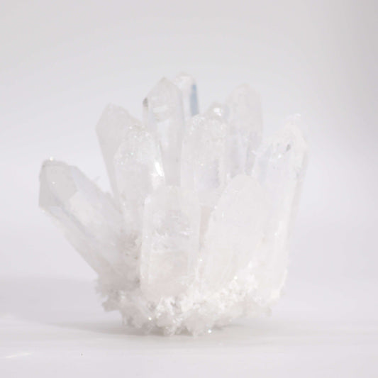 Druse de Cristal de Roche naturel. Cette pièce unique d'environ 250 à 300 grammes pour 8 cm est un véritable chef-d'œuvre façonné par la nature. Ozora