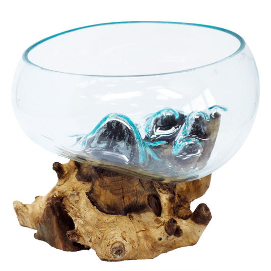 Bougeoir artisanal en bois de Gamal et verre turquoise fondu, un objet décoratif naturel pour une ambiance bohème et chaleureuse. Ozora