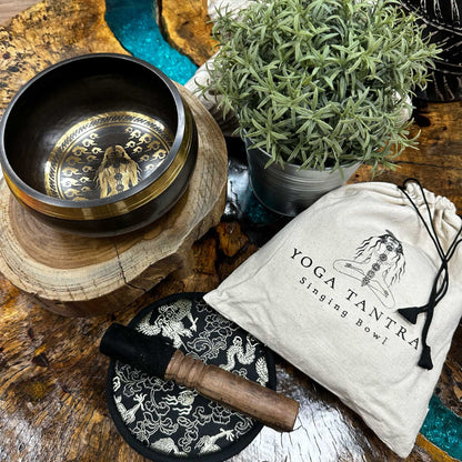 Bol Tibétain Gravé Yogi 14 cm – Coffret Cadeau | Méditation, Yoga & Harmonie Intérieure Entièrement martelé à la main selon un savoir-faire ancestral. Ozora