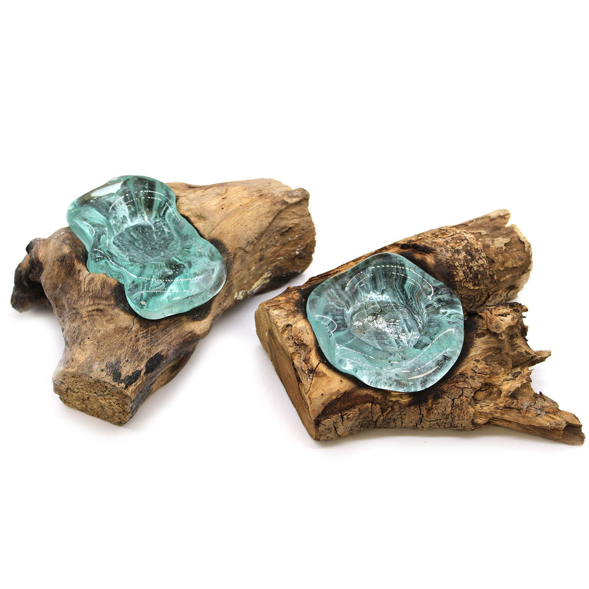 Bougeoir en verre fondu turquoise et bois de Gamal : une décoration artisanale naturelle et originale pour un intérieur chaleureux. Ozora