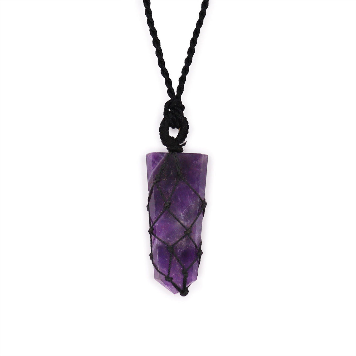 Collier en améthyste naturelle, composé d'un pendentif en forme de pointe plate monté sur un cordon ajustable. Ozora