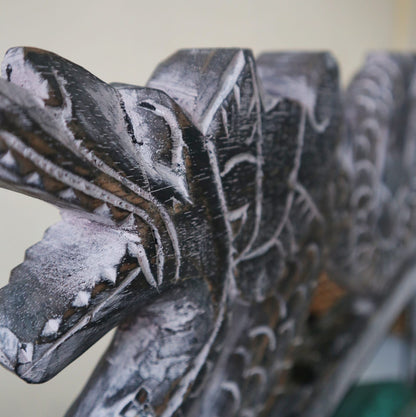 Gong artisanal vert délavé et doré de 35 cm sur support en bois d’Albasia sculpté, fabriqué à la main en Indonésie – Ozora Création