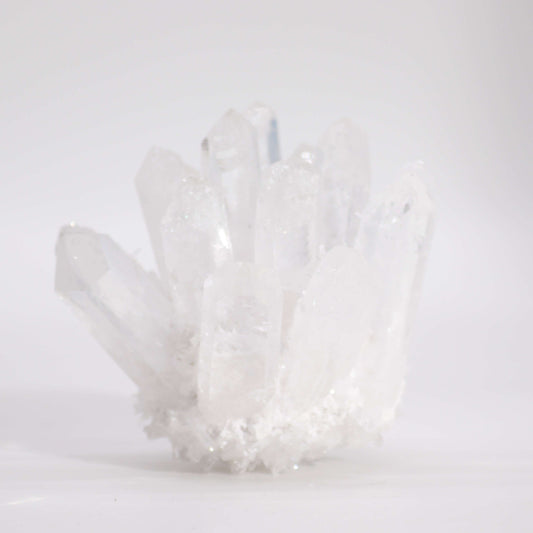 Druse de Cristal de Roche naturel. Cette pièce unique d'environ 250 à 300 grammes pour 8 cm est un véritable chef-d'œuvre façonné par la nature. Ozora