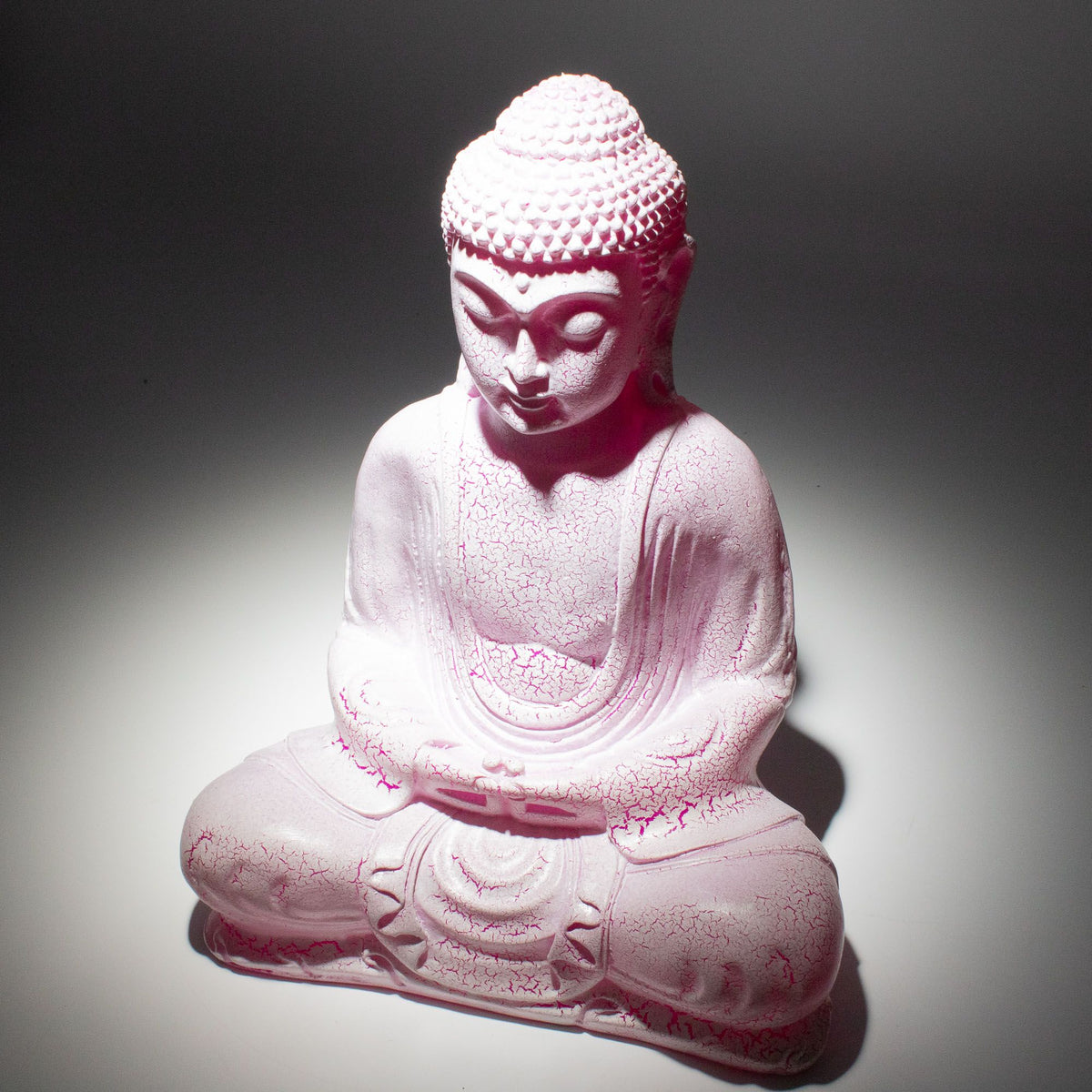Lampe Bouddha en méditation. Craquelé rose. 31 cm de hauteur / 23 cm de largeur. Ozora