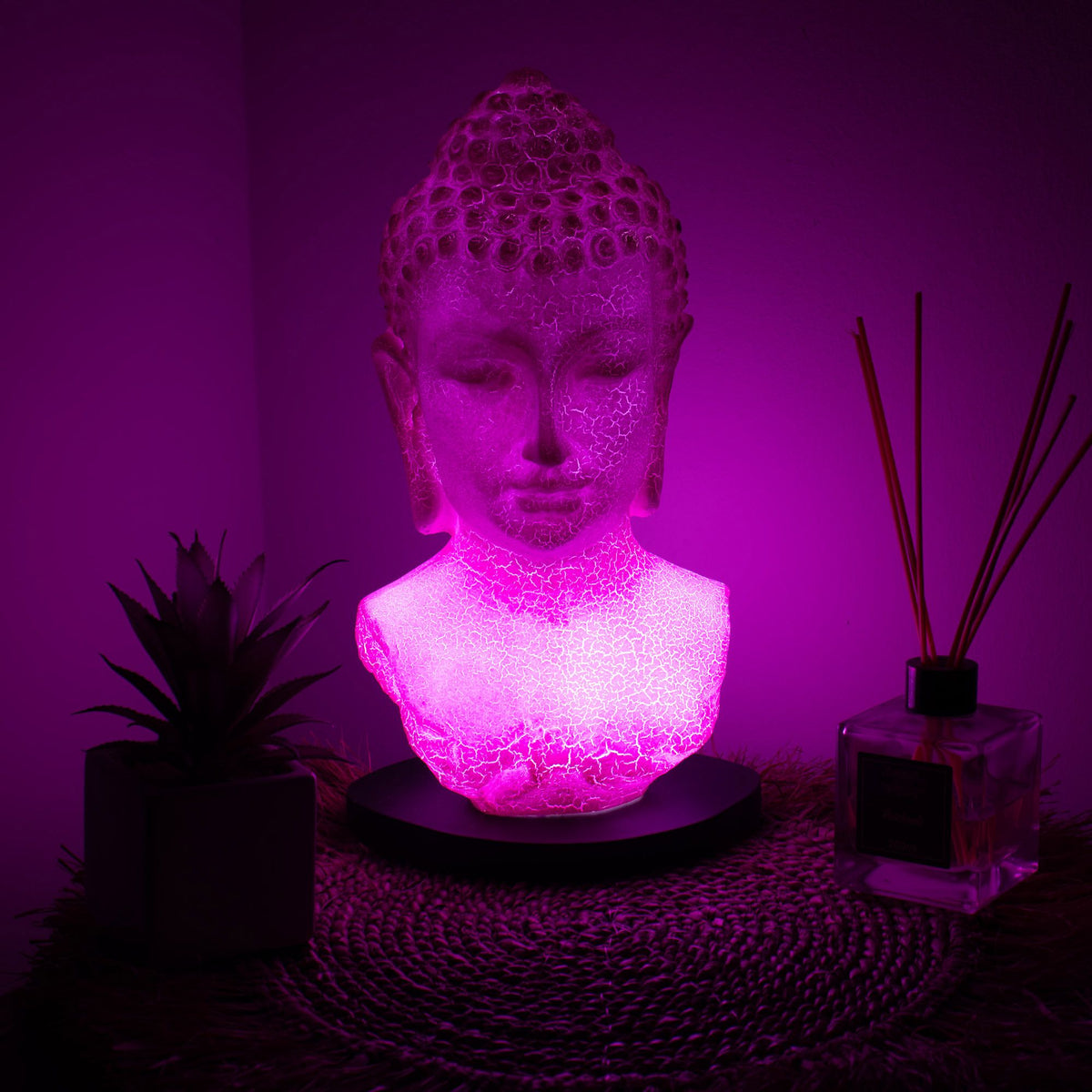 Lampe d'ambiance en forme de buste de Bouddha. Craquelé rose en fibre de verre. Ozora