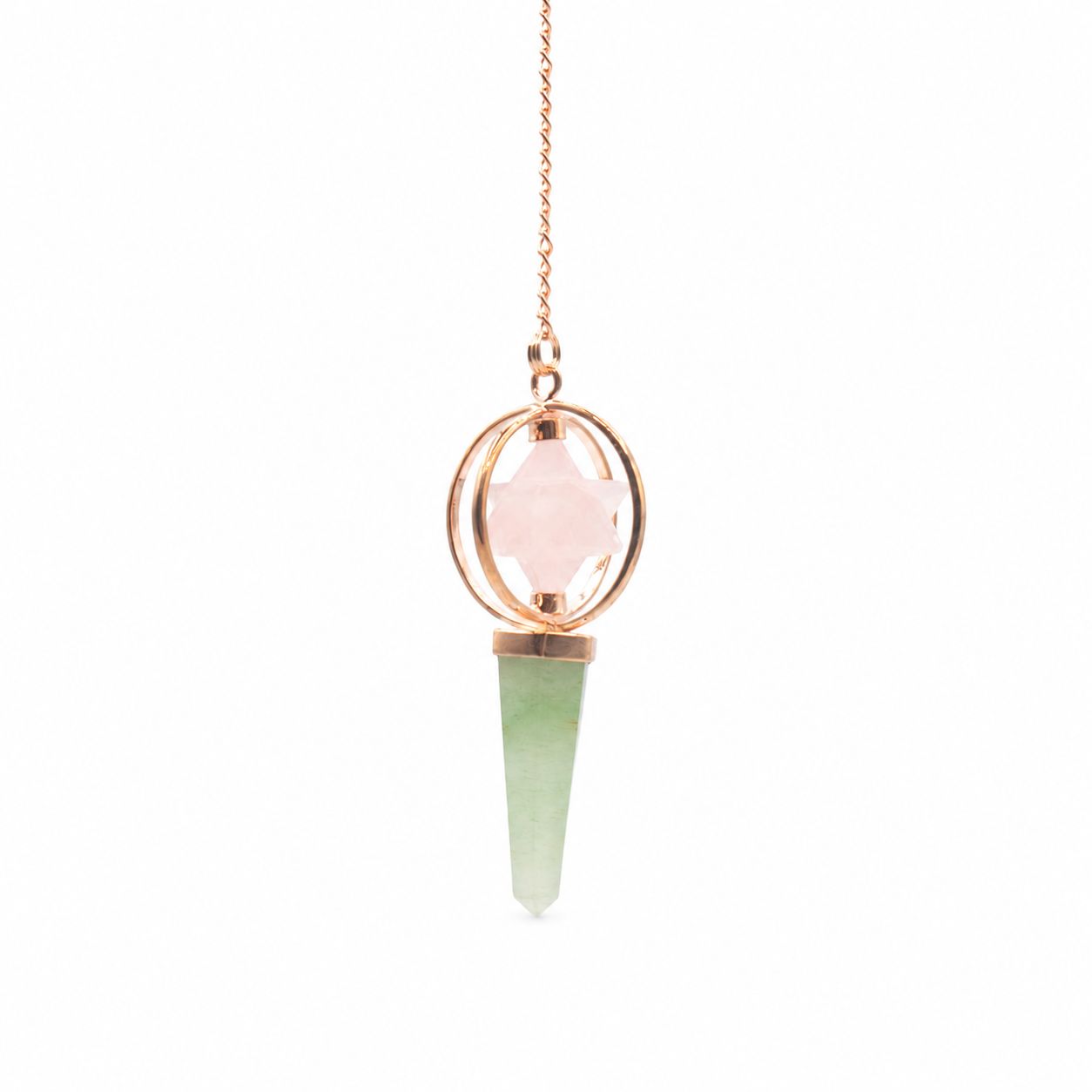 Pendule Merkaba en quartz rose et aventurine verte avec structure en cuivre. Un pendule divinatoire idéal pour la radiesthésie, la méditation et les pratiques énergétiques.