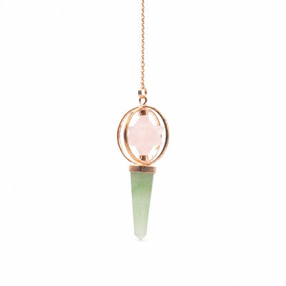 Pendule Merkaba en quartz rose et aventurine verte avec structure en cuivre. Un pendule divinatoire idéal pour la radiesthésie, la méditation et les pratiques énergétiques.
