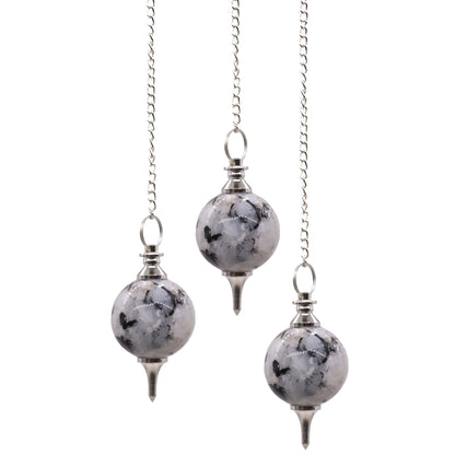 Pendule sphère en pierre de lune arc-en-ciel naturelle avec chaîne argentée. Ozora