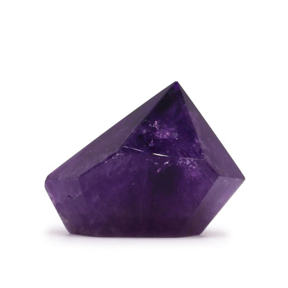 Pointe d'Améthyste Naturelle – Violet Intense (5,5 à 6,5 cm) 
Mesurant entre 5,5 et 6,5 cm, chaque pointe d'Améthyste est une pièce unique. Ozora