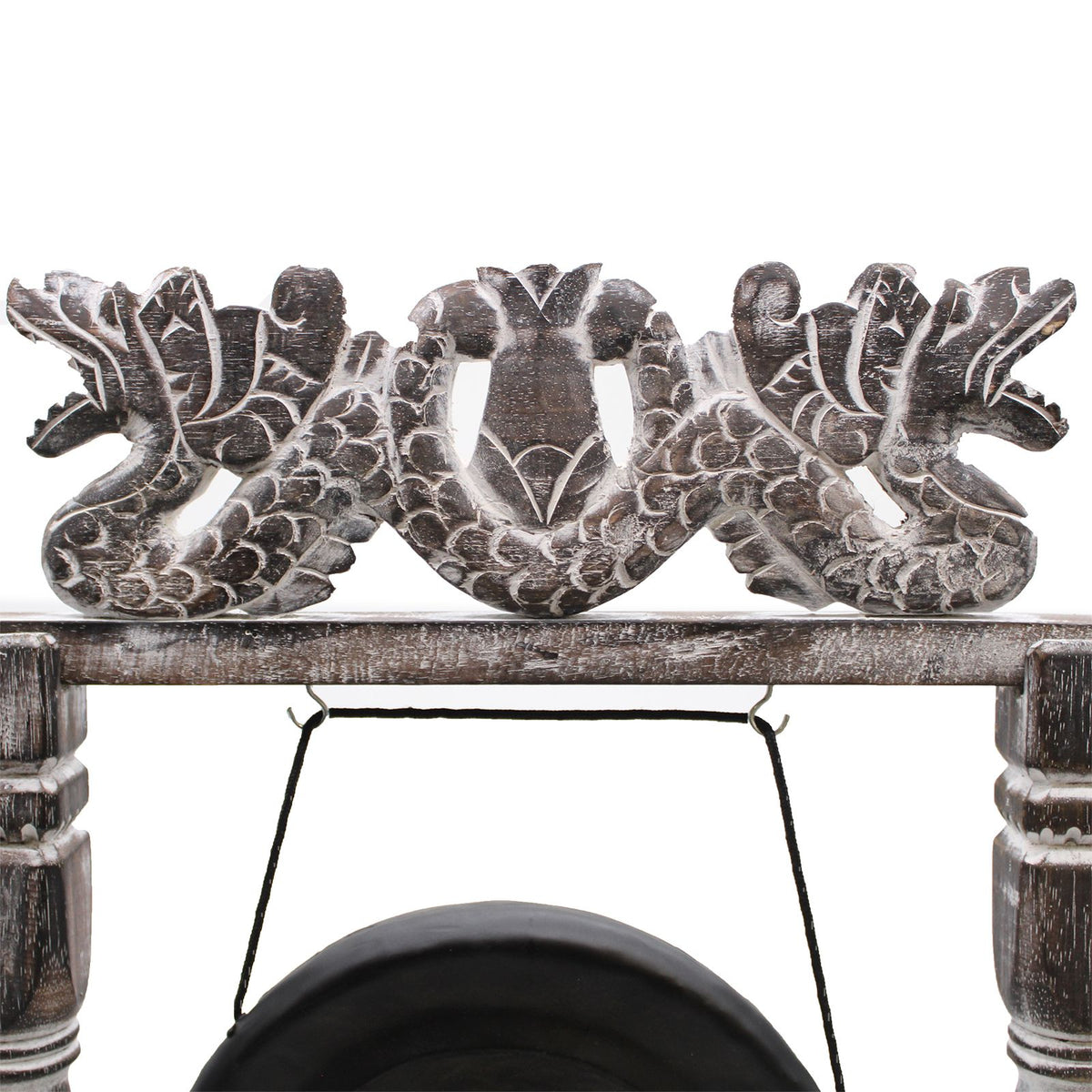 Gong artisanal noir et doré de 25 cm sur support en bois sculpté, fabriqué à la main à Bali – Ozora Création.