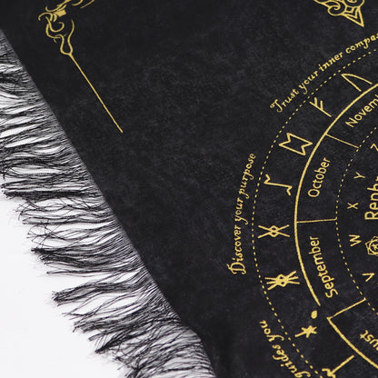 Tapis de radiesthésie noir et or avec motif solaire et astrologique. Ozora