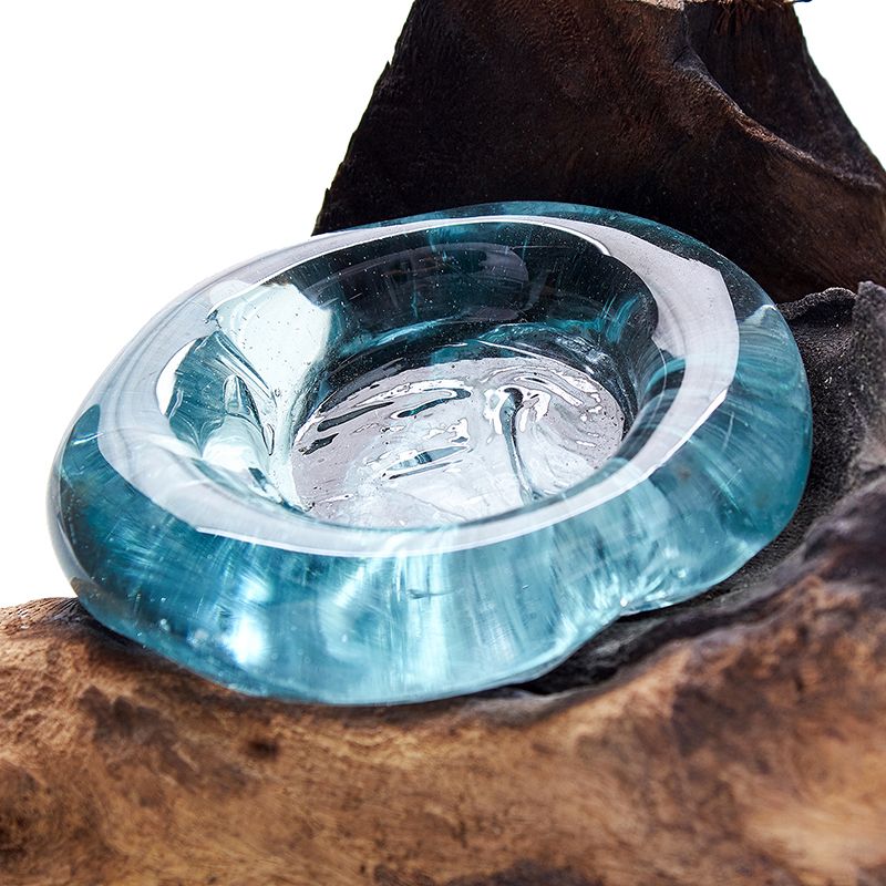 Bougeoir en verre fondu turquoise et bois de Gamal : une décoration artisanale naturelle et originale pour un intérieur chaleureux. Ozora